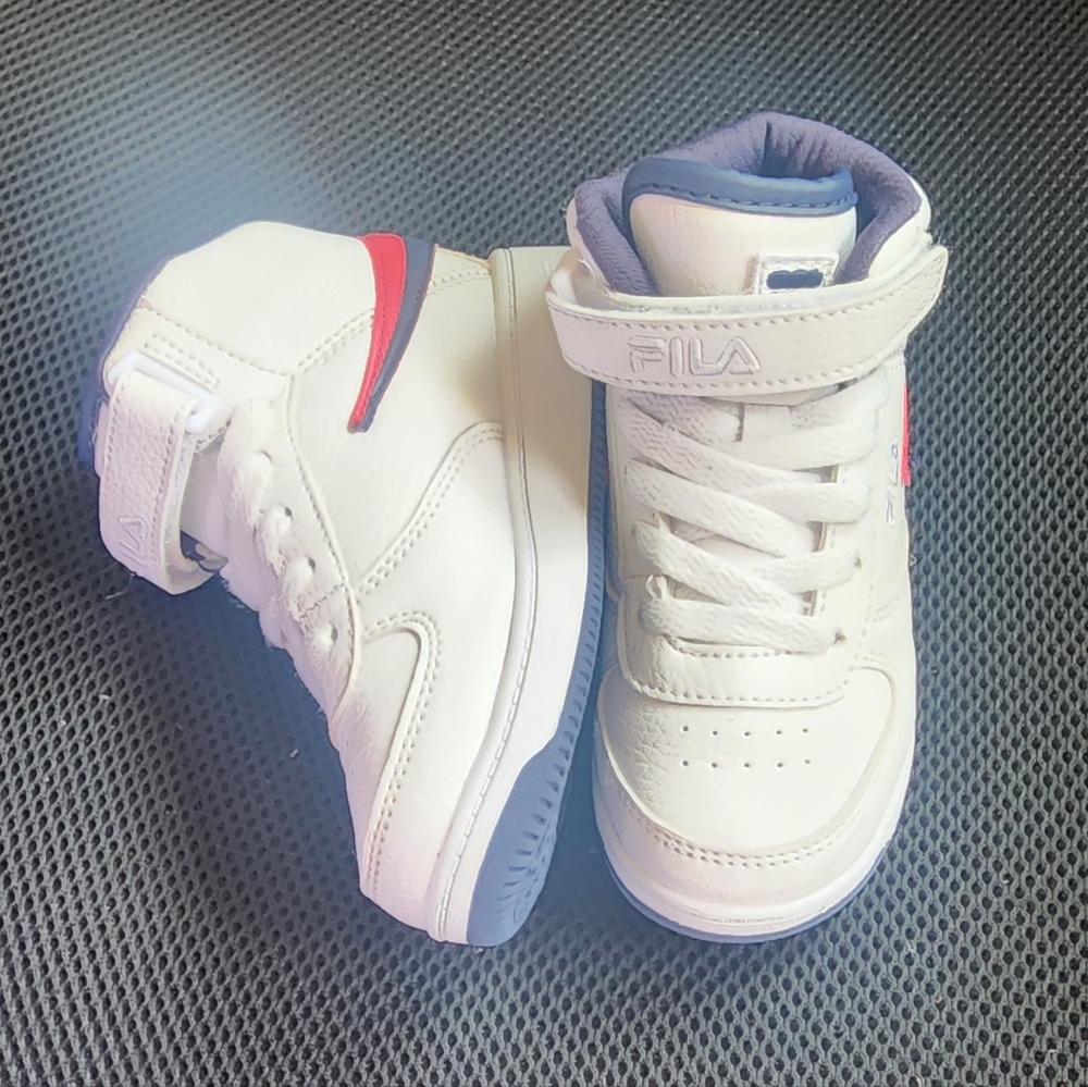 Zapatos de niños size 9.